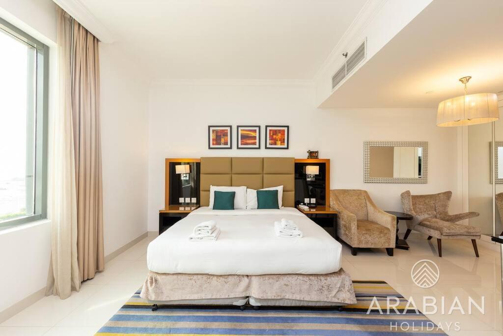 Contemporary Spacious In Business Bay Apartment *